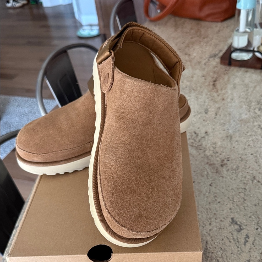 UGG Goldenstar Clog in Tan